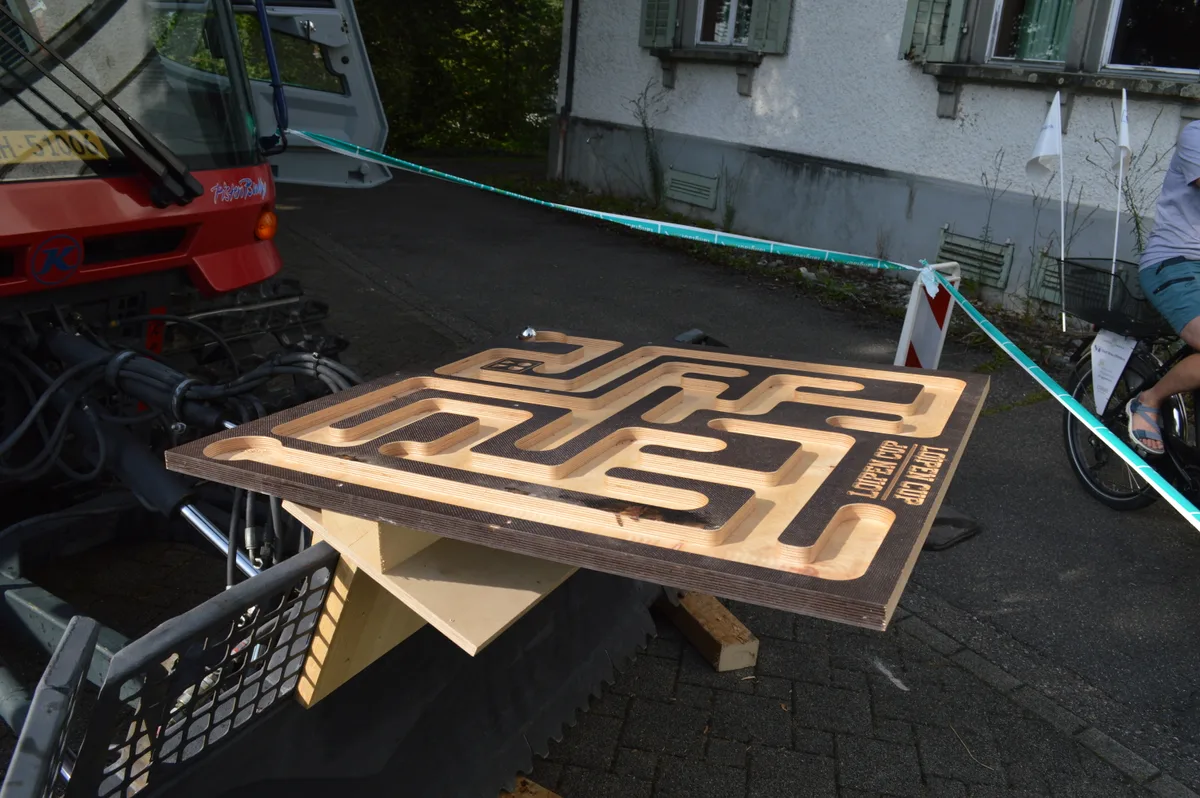 Ein Murmellabyrinth auf der Pistenraupe.